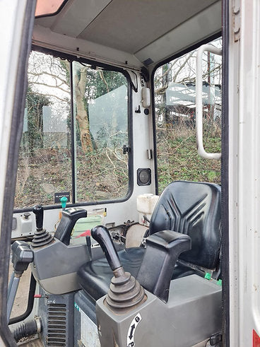 Mini excavadora TAKEUCHI TB016 1.6 Toneladas – ocasión