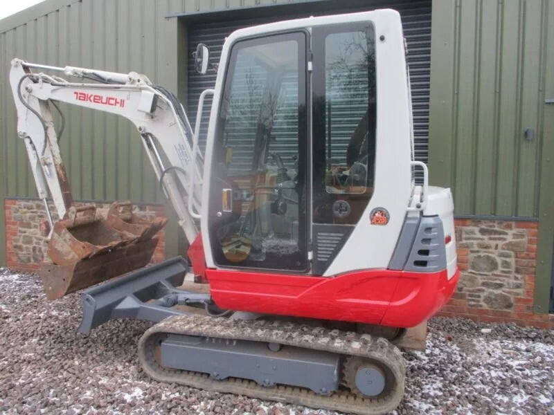 Miniexcavadora Takeuchi TB228 de 2,8 t usada 2013 con 3752 h y 3 cucharones a elegir
