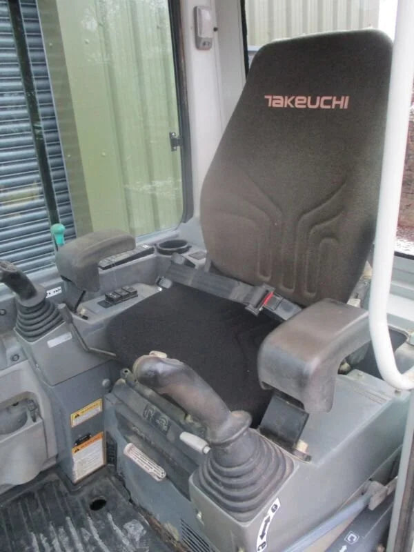 Miniexcavadora Takeuchi TB228 de 2,8 t usada 2013 con 3752 h y 3 cucharones a elegir